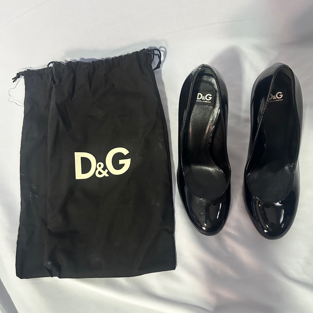 Authentic Dolce & Gabbana D&G Classic Patent Leather Black Heels - Size 5